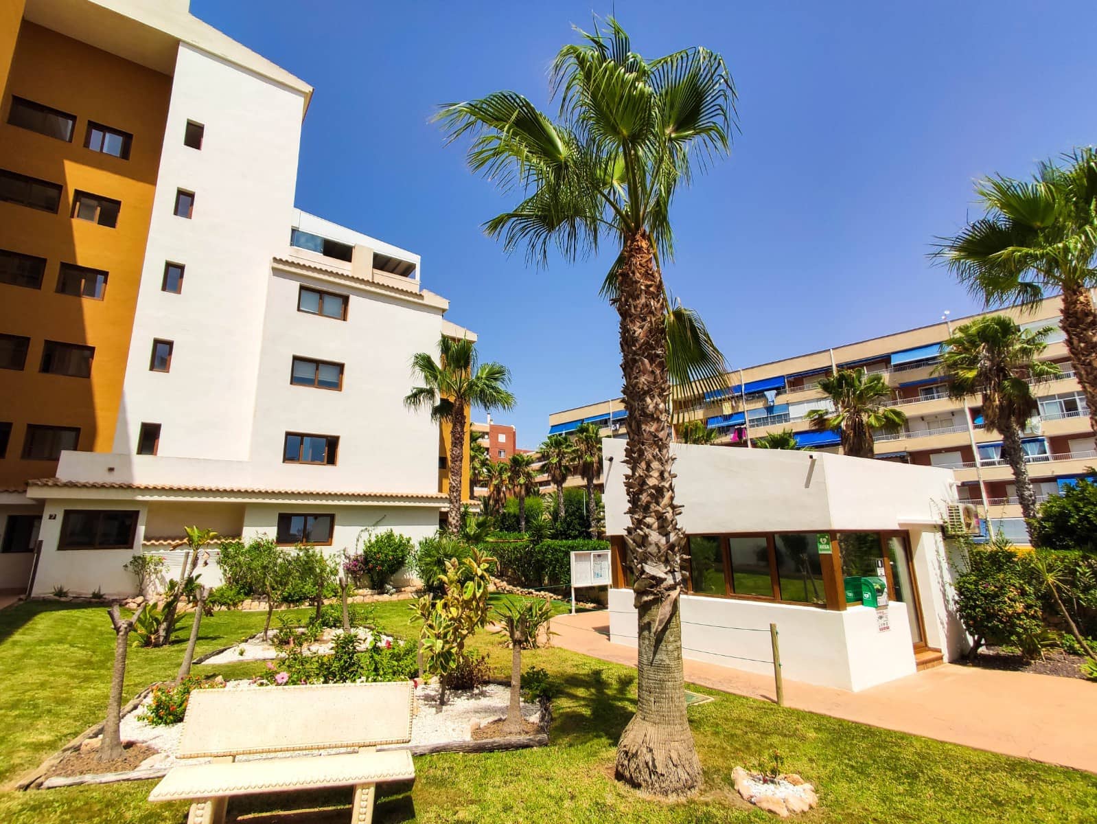 Apartamento de 2 habitaciones en Punta Prima en venta con piscina garaje - 280.000 € (Ref: 10113433)
