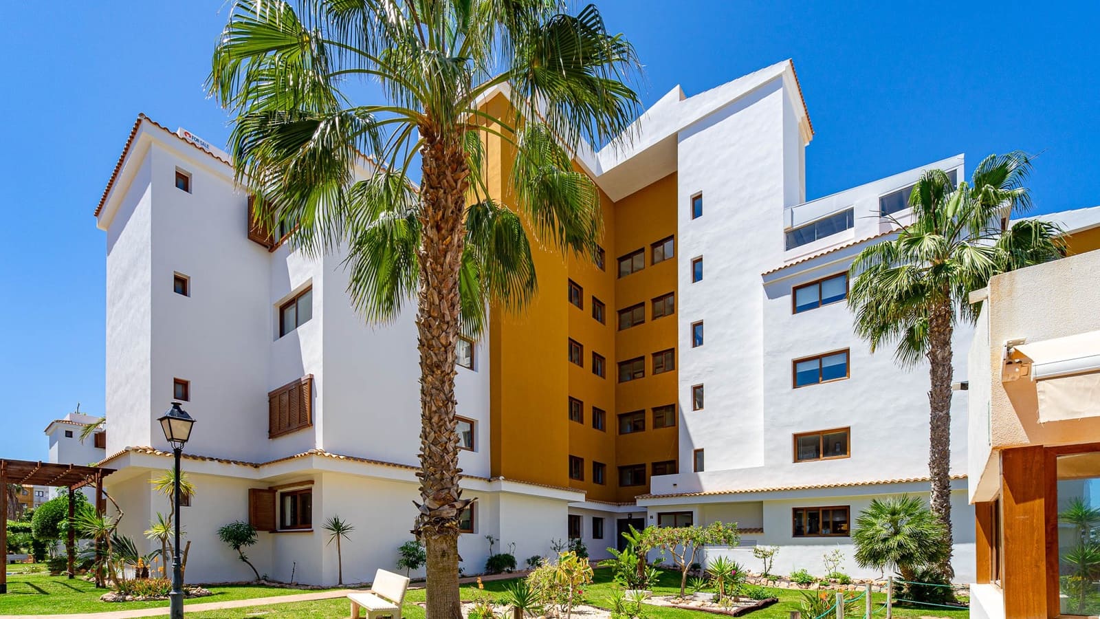 Apartamento de 2 habitaciones en Punta Prima en venta con piscina garaje - 280.000 € (Ref: 10113433)