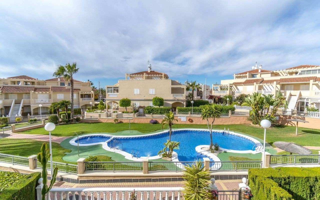 3 sovrum Hus till salu i Playa Flamenca med pool garage - 329 000 € (Ref: 10113435)