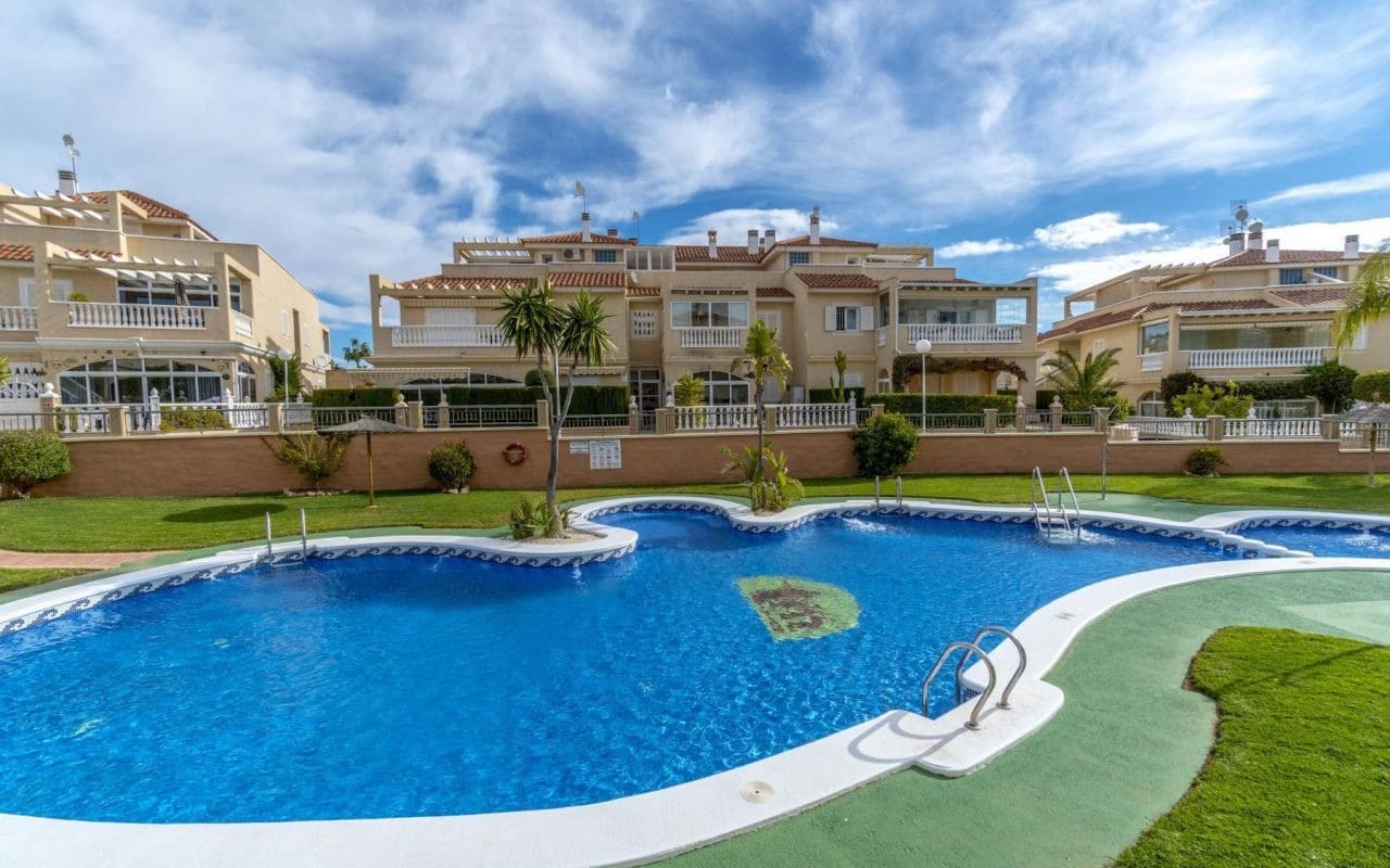 3 sovrum Hus till salu i Playa Flamenca med pool garage - 329 000 € (Ref: 10113435)