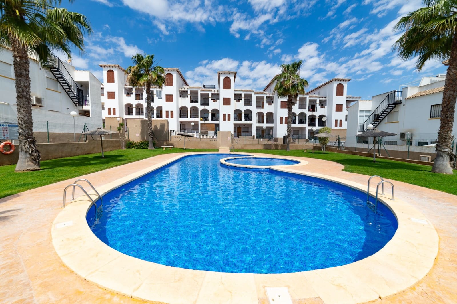2 soveværelse Lejlighed til salg i Orihuela Costa med swimmingpool garage - € 179.000 (Ref: 10113437)