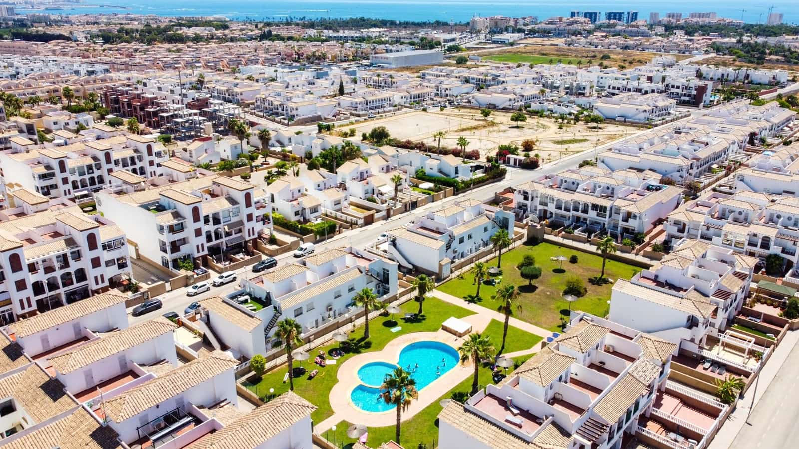 2 soveværelse Lejlighed til salg i Orihuela Costa med swimmingpool garage - € 179.000 (Ref: 10113437)
