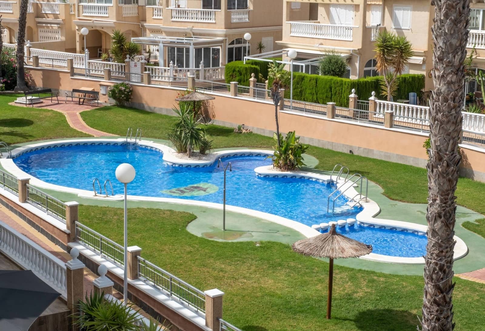 2 chambre Maison de Ville à vendre à Playa Flamenca avec piscine - 249 900 € (Ref: 10113439)