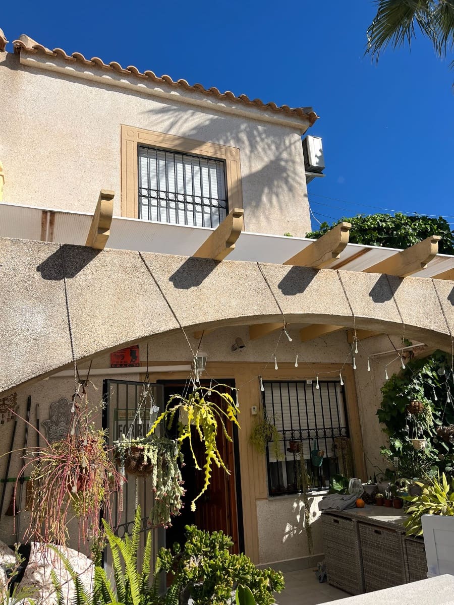 3 Zimmer Haus zu verkaufen in Playa Flamenca mit Pool Garage - 199.999 € (Ref: 10113440)