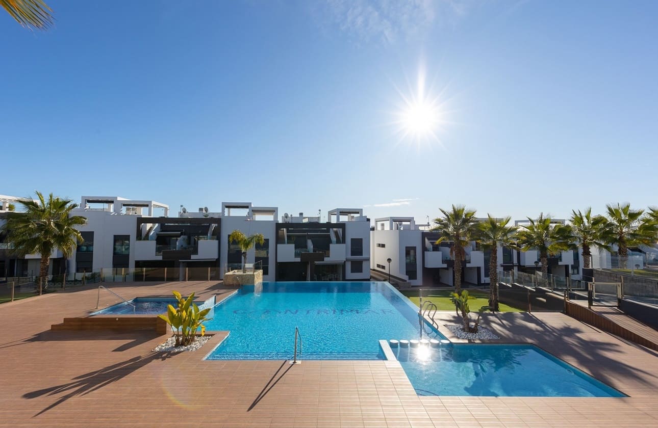 2 bedroom Apartment for sale in Los Altos with pool garage - € 274,900 (Ref: 10113443)