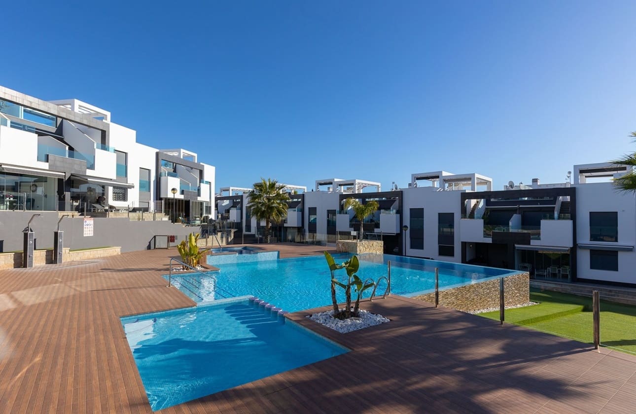 2 bedroom Apartment for sale in Los Altos with pool garage - € 274,900 (Ref: 10113443)