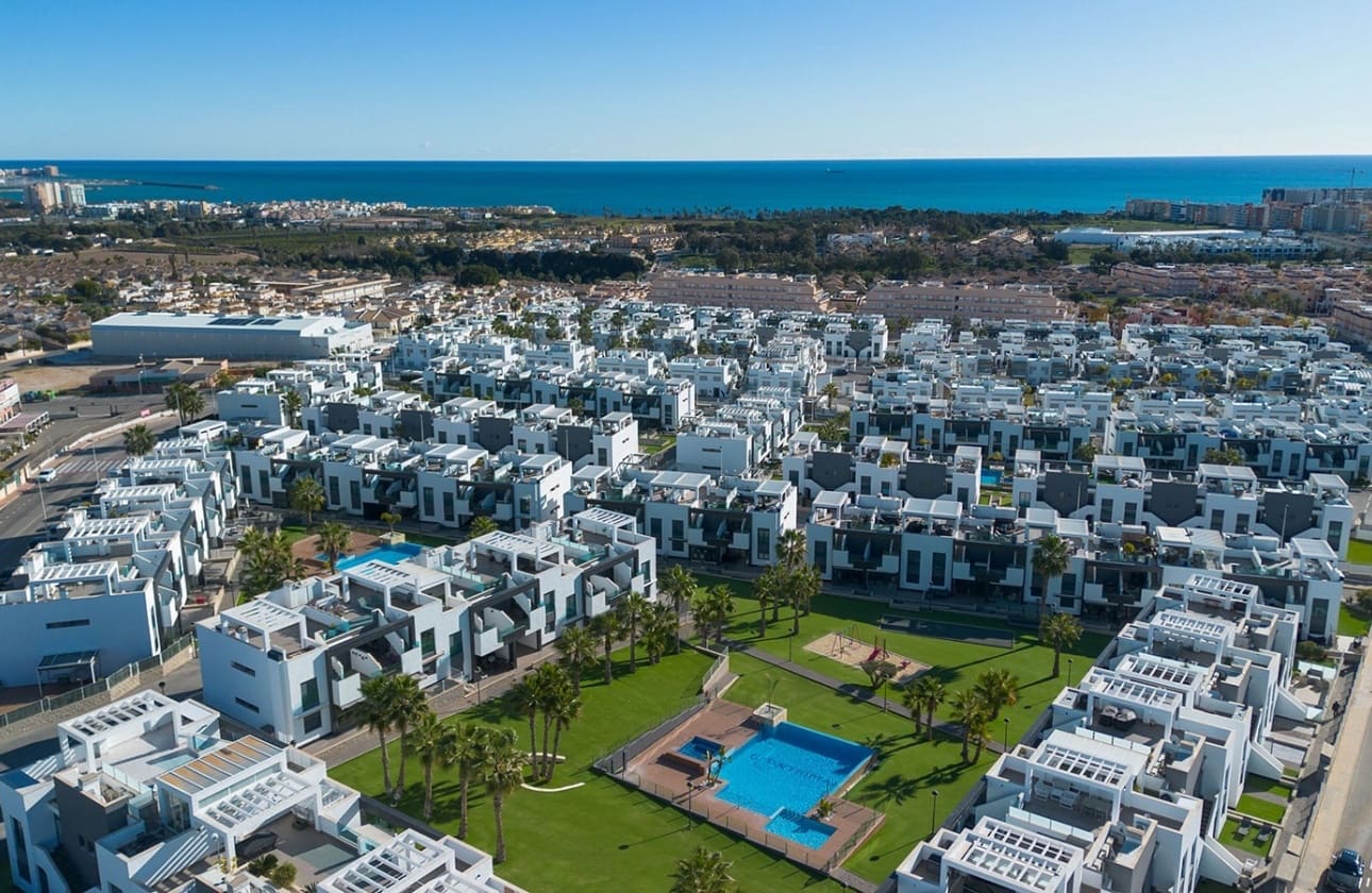 2 bedroom Apartment for sale in Los Altos with pool garage - € 274,900 (Ref: 10113443)