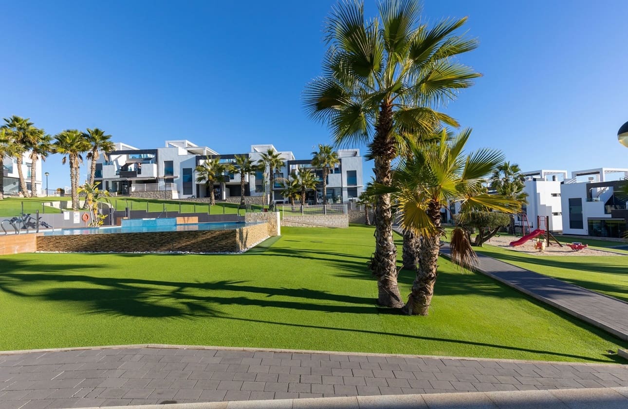 2 bedroom Apartment for sale in Los Altos with pool garage - € 274,900 (Ref: 10113443)