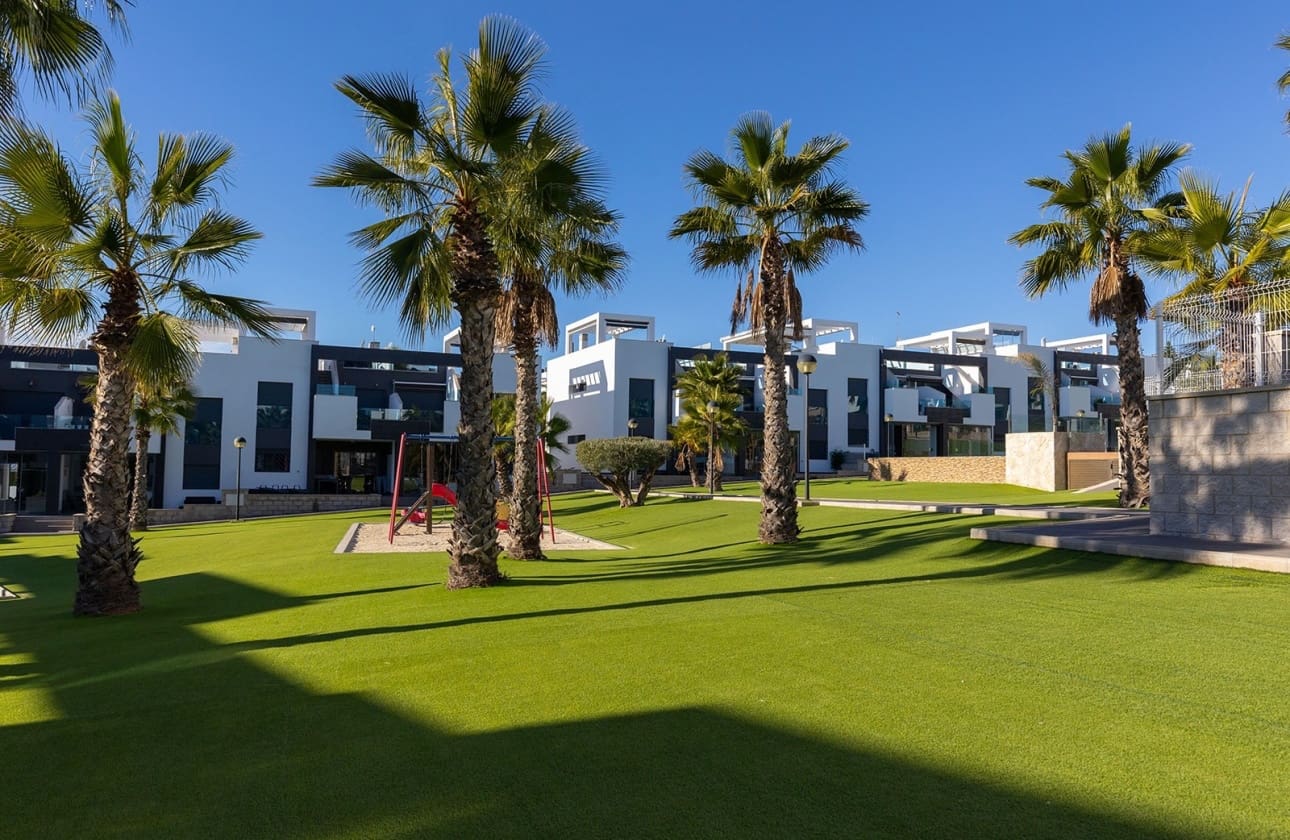 2 bedroom Apartment for sale in Los Altos with pool garage - € 274,900 (Ref: 10113443)