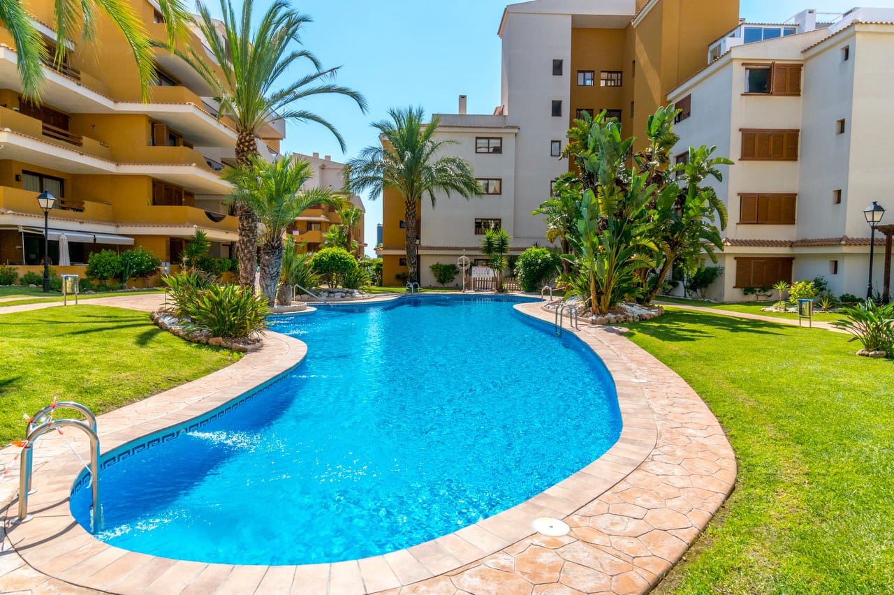 2 chambre Appartement à vendre à Punta Prima avec piscine garage - 255 000 € (Ref: 10125270)