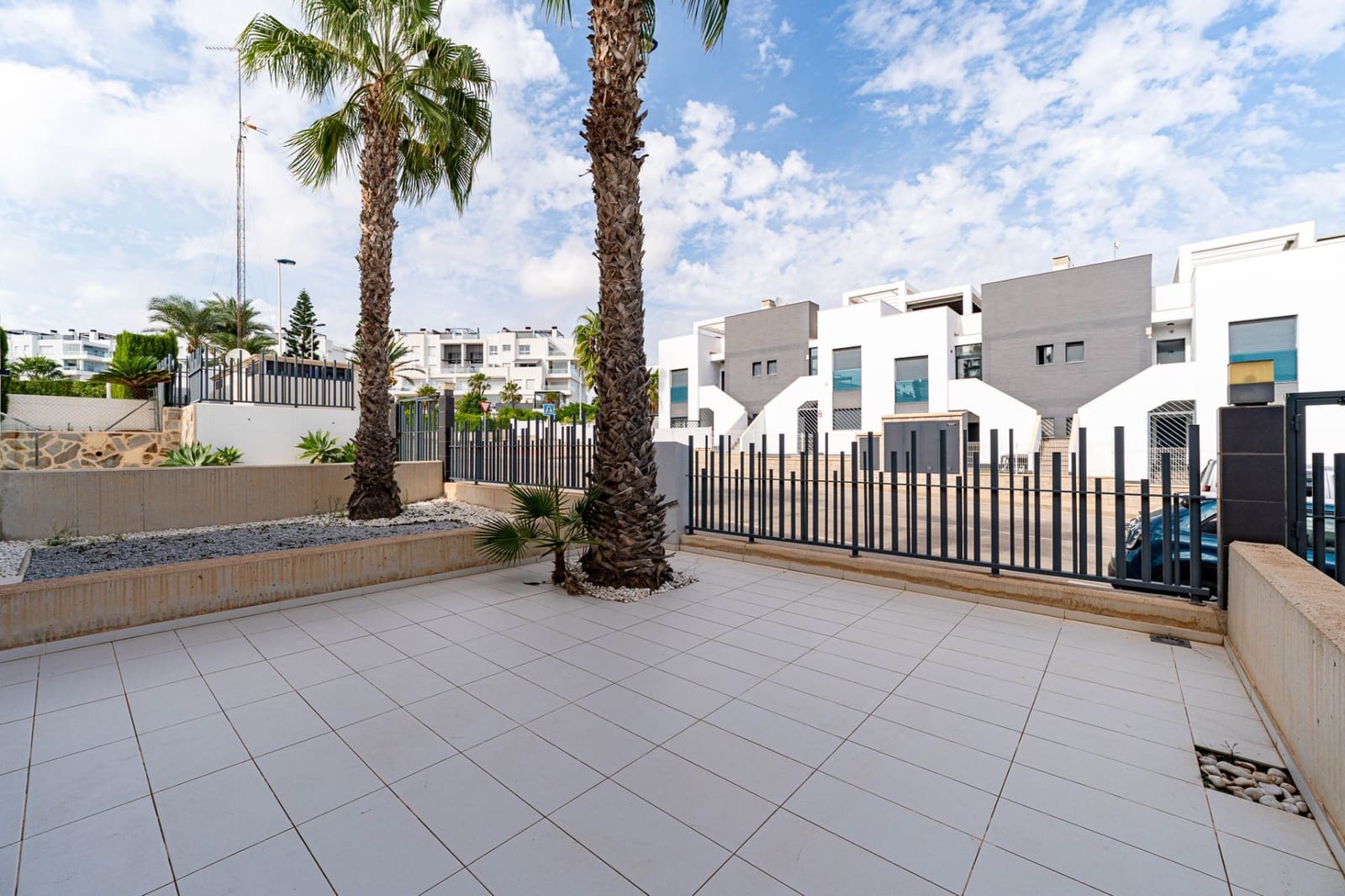2 soverom Leilighet til salgs i Punta Prima med svømmebasseng garasje - € 270 000 (Ref: 10136754)