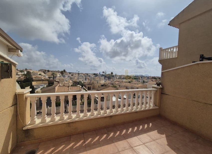 3 chambre Villa/Maison Mitoyenne à vendre à La Florida avec piscine garage - 189 950 € (Ref: 10009742)