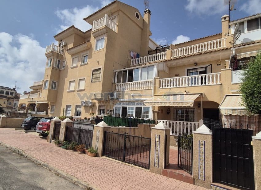 3 chambre Villa/Maison Mitoyenne à vendre à La Florida avec piscine garage - 189 950 € (Ref: 10009742)