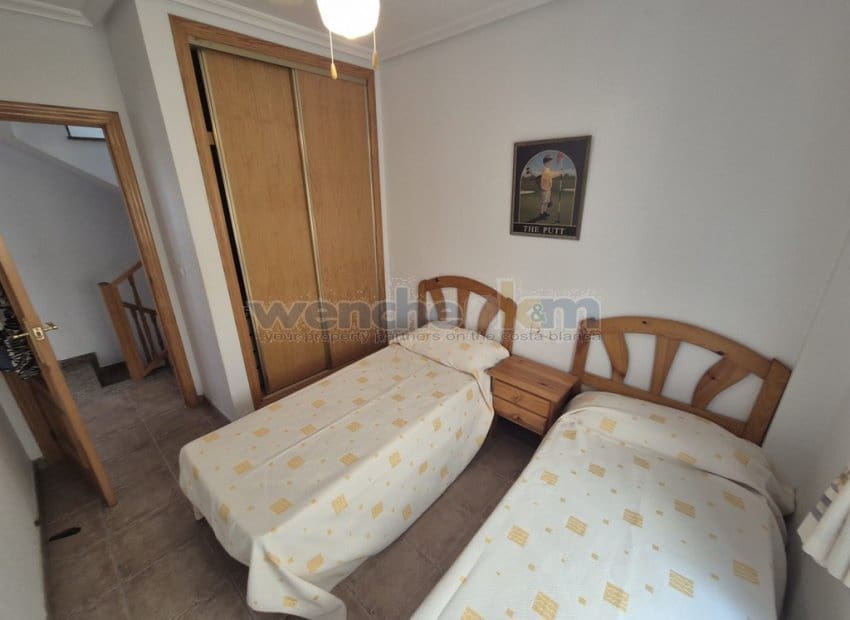 3 chambre Villa/Maison Mitoyenne à vendre à La Florida avec piscine garage - 189 950 € (Ref: 10009742)