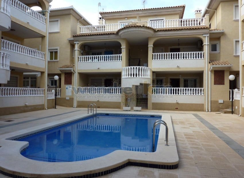 3 chambre Villa/Maison Mitoyenne à vendre à La Florida avec piscine garage - 189 950 € (Ref: 10009742)