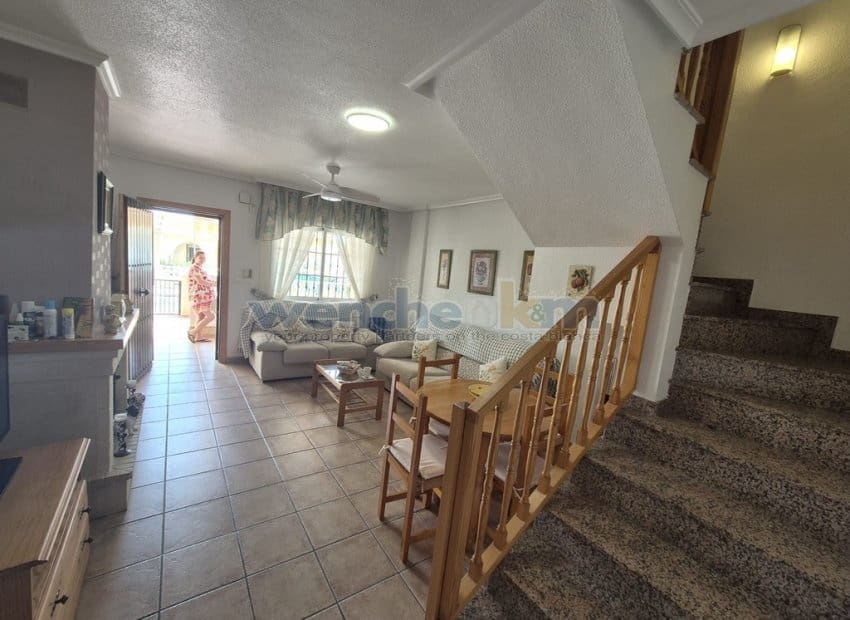3 chambre Villa/Maison Mitoyenne à vendre à La Florida avec piscine garage - 189 950 € (Ref: 10009742)