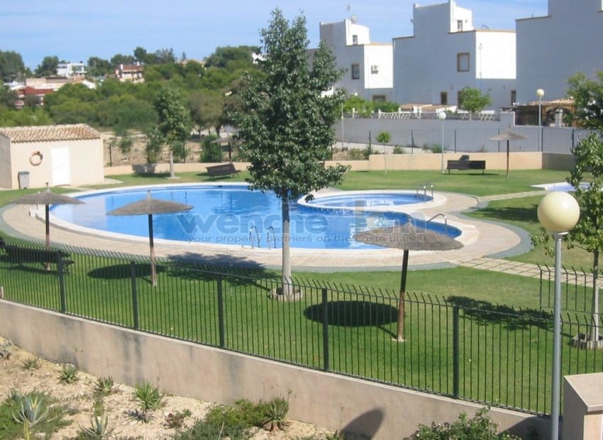 3 soveværelse Semi-Rækkehus til salg i Los Altos med swimmingpool garage - € 239.000 (Ref: 10024594)