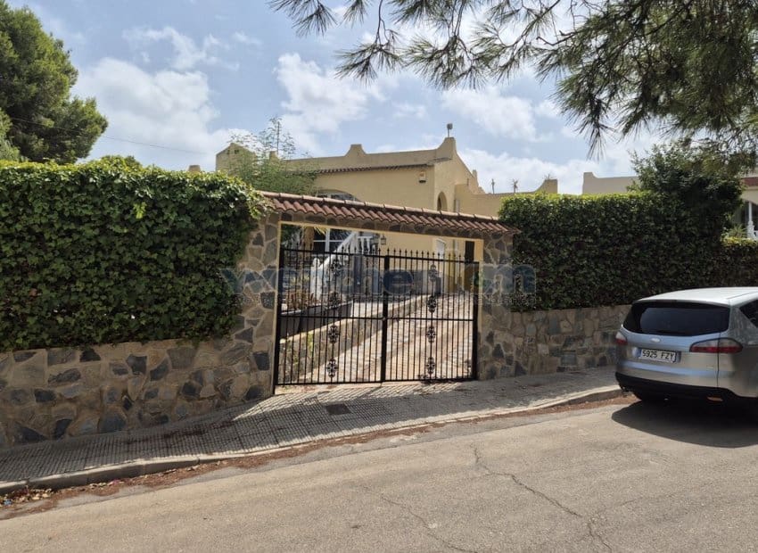 Pareado de 2 habitaciones en Los Balcones en venta con piscina garaje - 299.950 € (Ref: 10033070)