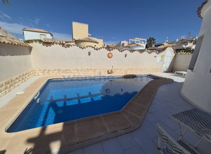 2 slaapkamer Villa te koop in La Florida met zwembad - € 299.950 (Ref: 10062772)