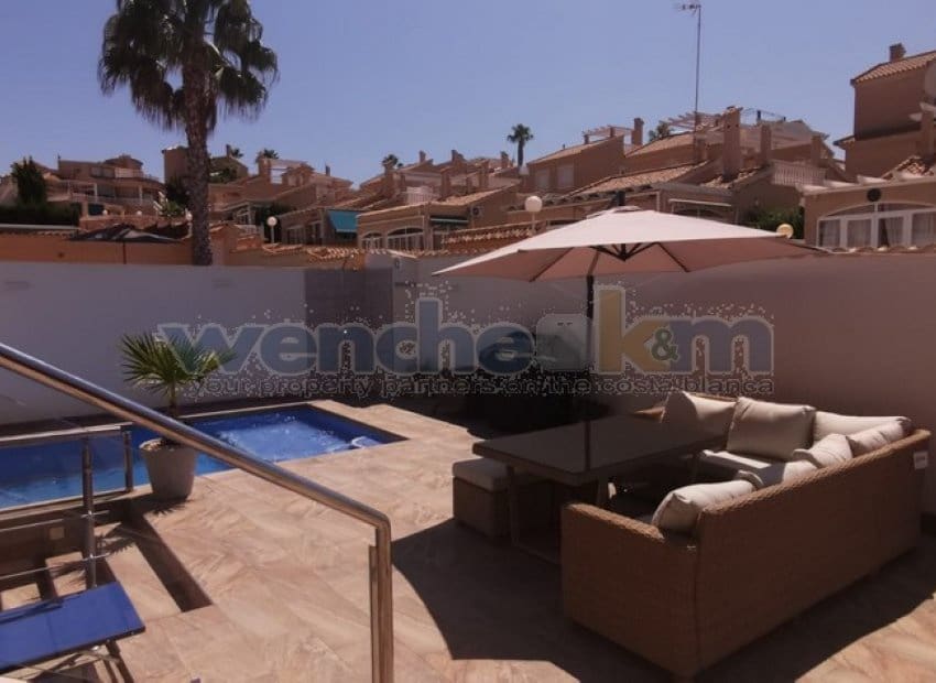 3 Zimmer Villa zu verkaufen in Los Altos mit Pool - 349.000 € (Ref: 8853255)