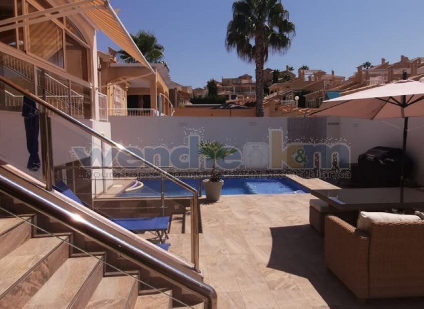 3 Zimmer Villa zu verkaufen in Los Altos mit Pool - 349.000 € (Ref: 8853255)