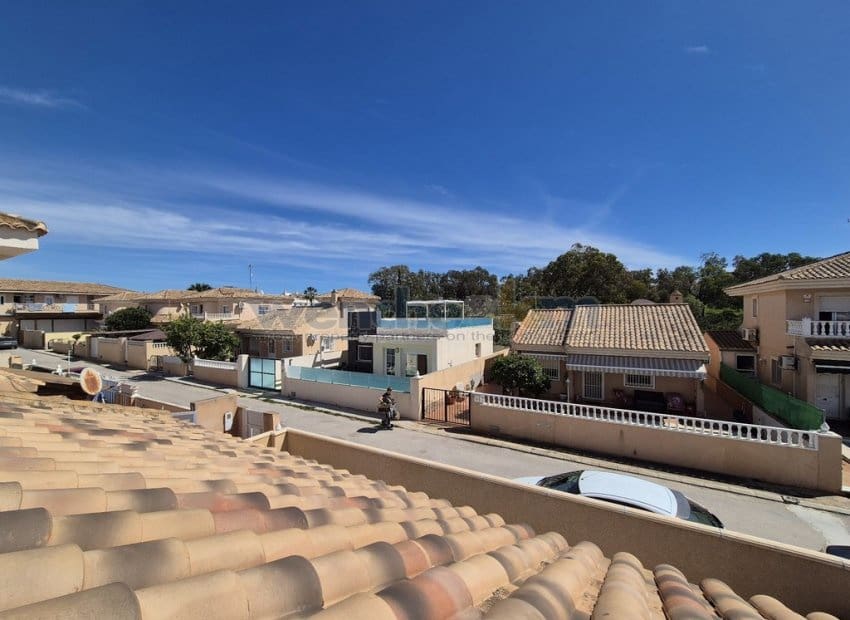 2 Zimmer Villa zu verkaufen in Torrevieja mit Pool - 239.950 € (Ref: 8912362)