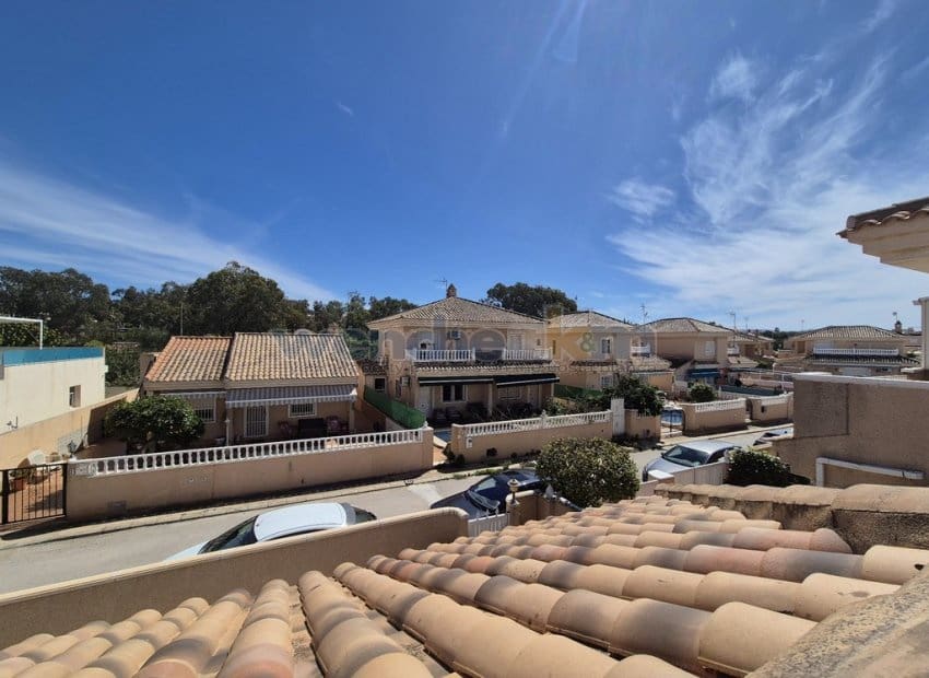 2 Zimmer Villa zu verkaufen in Torrevieja mit Pool - 239.950 € (Ref: 8912362)