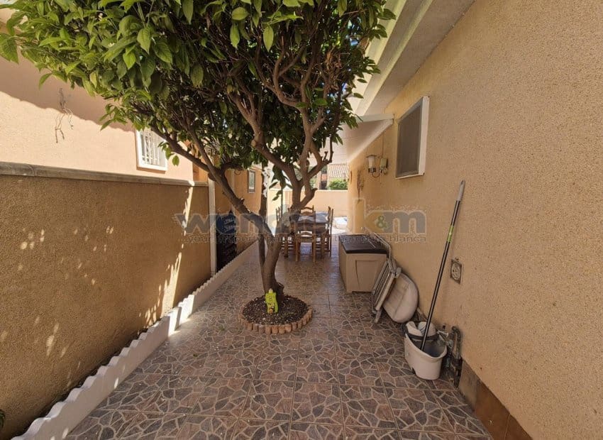 2 Zimmer Villa zu verkaufen in Torrevieja mit Pool - 239.950 € (Ref: 8912362)