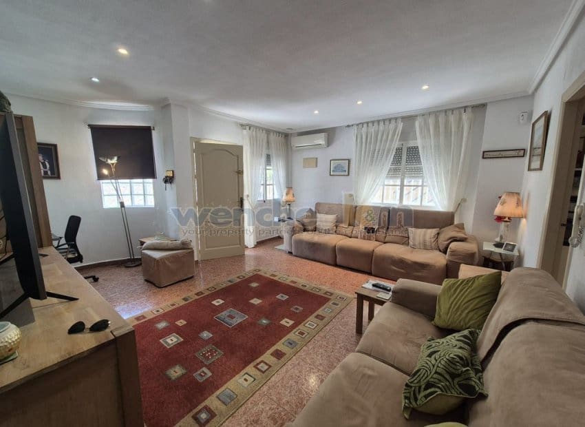 2 Zimmer Villa zu verkaufen in Torrevieja mit Pool - 239.950 € (Ref: 8912362)