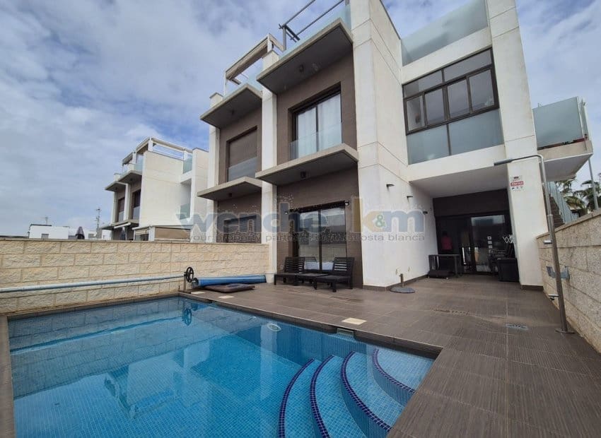 2 Zimmer Bungalow zu verkaufen in Ciudad Quesada mit Pool - 229.000 € (Ref: 8936167)