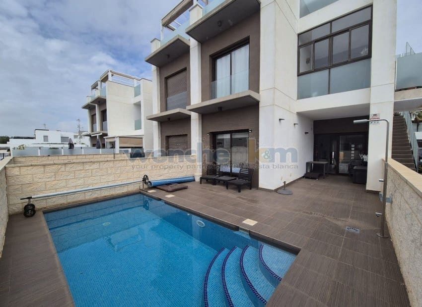 2 Zimmer Bungalow zu verkaufen in Ciudad Quesada mit Pool - 229.000 € (Ref: 8936167)