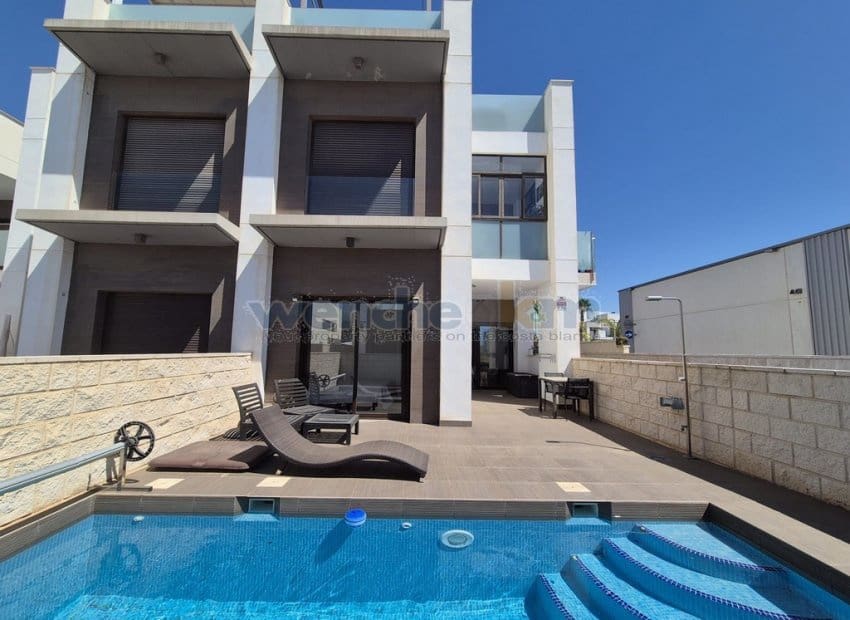 2 chambre Bungalow à vendre à Ciudad Quesada avec piscine - 245 000 € (Ref: 8936167)