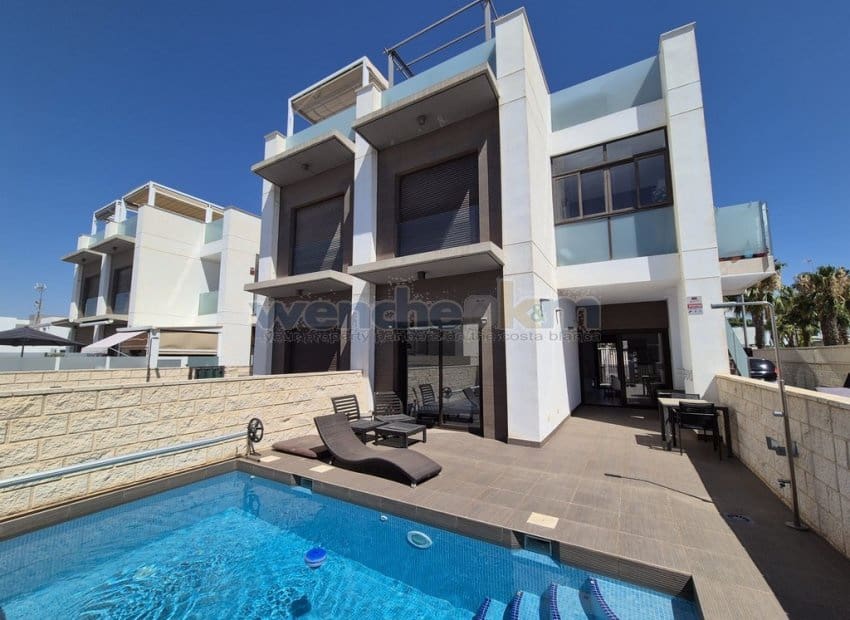 2 chambre Bungalow à vendre à Ciudad Quesada avec piscine - 245 000 € (Ref: 8936167)