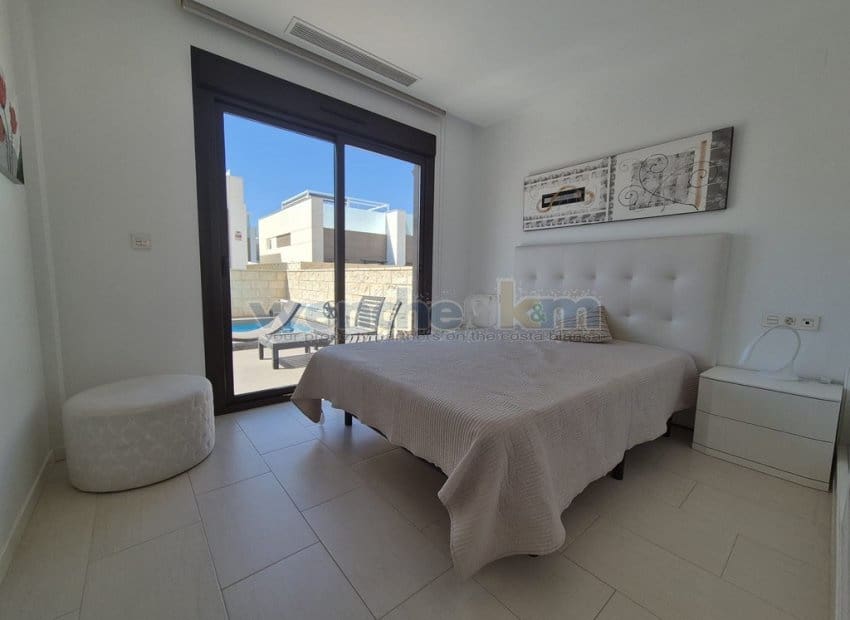 2 chambre Bungalow à vendre à Ciudad Quesada avec piscine - 245 000 € (Ref: 8936167)