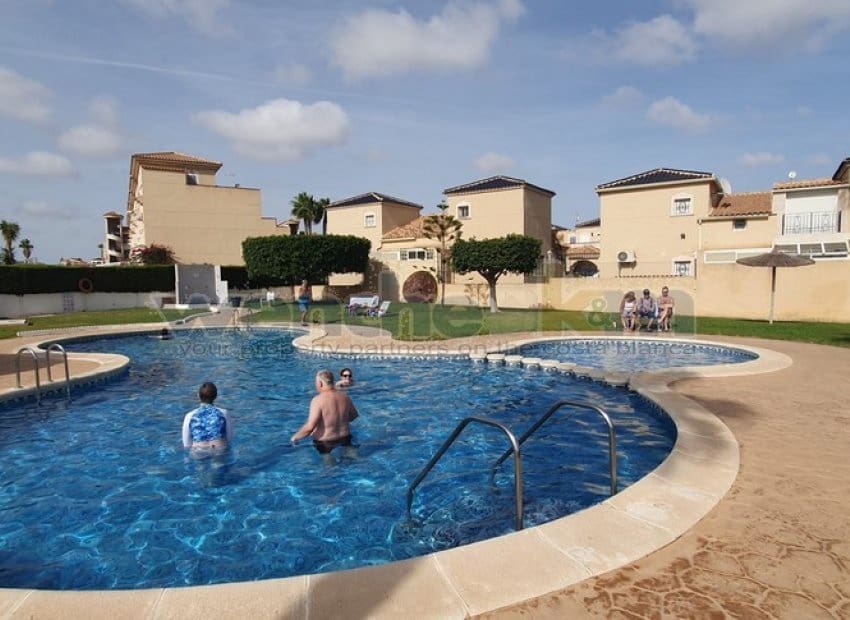 2 chambre Villa/Maison Semi-Mitoyenne à vendre à Los Altos avec piscine garage - 179 995 € (Ref: 9495283)