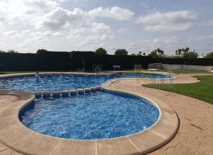 2 chambre Villa/Maison Semi-Mitoyenne à vendre à Los Altos avec piscine garage - 179 995 € (Ref: 9495283)