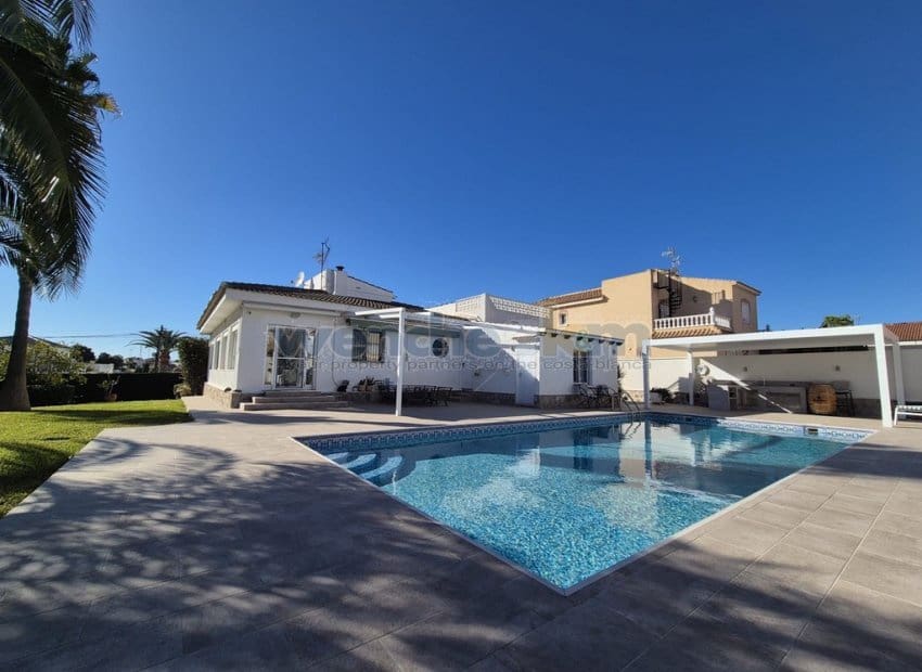 Chalet de 4 habitaciones en Los Balcones en venta con piscina garaje - 779.950 € (Ref: 9606374)