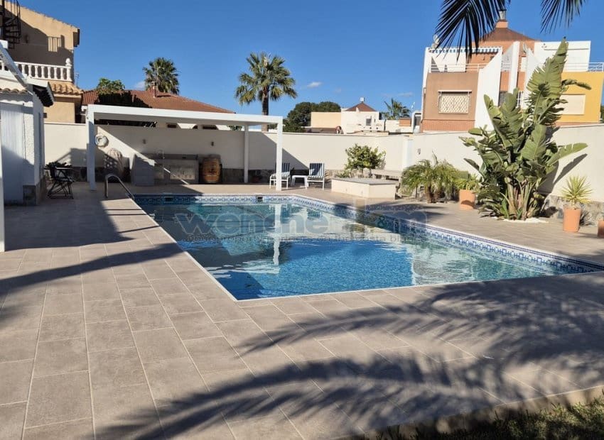 Chalet de 4 habitaciones en Los Balcones en venta con piscina garaje - 779.950 € (Ref: 9606374)