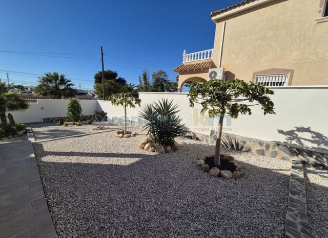 Chalet de 4 habitaciones en Los Balcones en venta con piscina garaje - 779.950 € (Ref: 9606374)