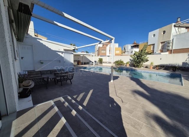 Chalet de 4 habitaciones en Los Balcones en venta con piscina garaje - 779.950 € (Ref: 9606374)