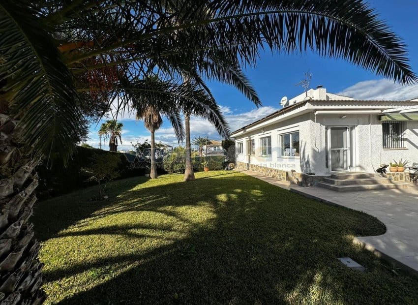 Chalet de 4 habitaciones en Los Balcones en venta con piscina garaje - 779.950 € (Ref: 9606374)