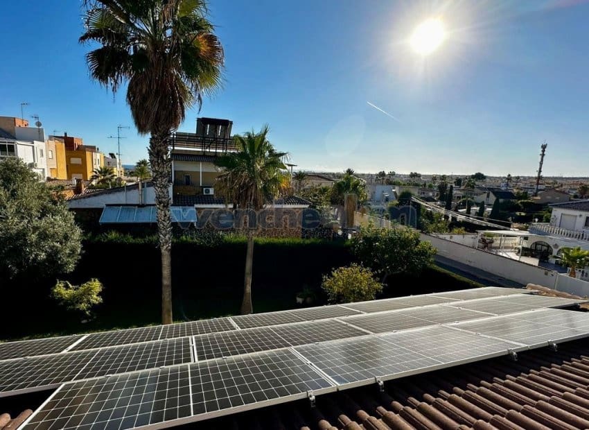 Chalet de 4 habitaciones en Los Balcones en venta con piscina garaje - 779.950 € (Ref: 9606374)