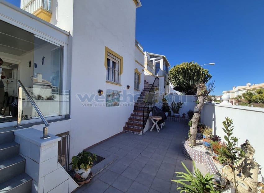 3 bedroom Villa for sale in Los Altos with pool garage - € 179,000 (Ref: 9618461)