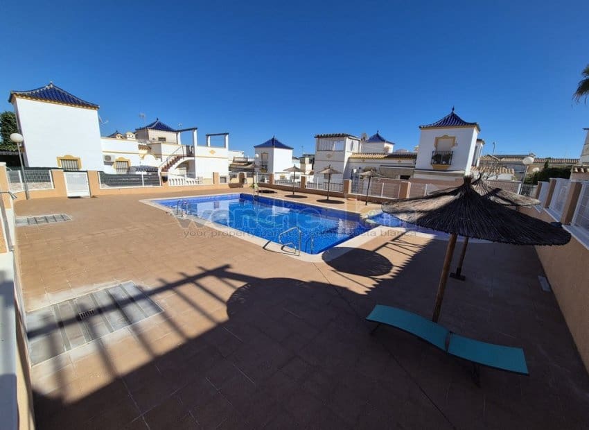 3 bedroom Villa for sale in Los Altos with pool garage - € 179,000 (Ref: 9618461)