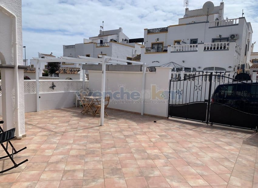 3 bedroom Villa for sale in Los Altos with pool garage - € 209,000 (Ref: 9730911)