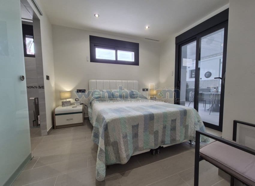 3 quarto Moradia Geminada para venda em Dehesa de Campoamor com piscina - 625 000 € (Ref: 9753526)