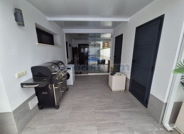 3 sovrum Semi-fristående Villa till salu i Dehesa de Campoamor, Orihuela med pool - 625 000 € (Ref: 9753526)