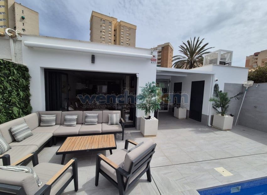 3 quarto Moradia Geminada para venda em Dehesa de Campoamor com piscina - 625 000 € (Ref: 9753526)