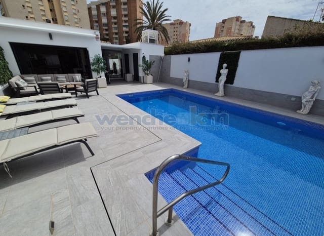 3 sovrum Semi-fristående Villa till salu i Dehesa de Campoamor, Orihuela med pool - 625 000 € (Ref: 9753526)