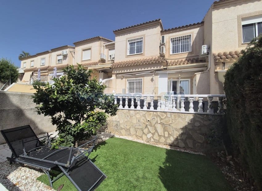 3 soverom Rekkehus til salgs i San Miguel de Salinas med svømmebasseng garasje - € 159 950 (Ref: 9757787)